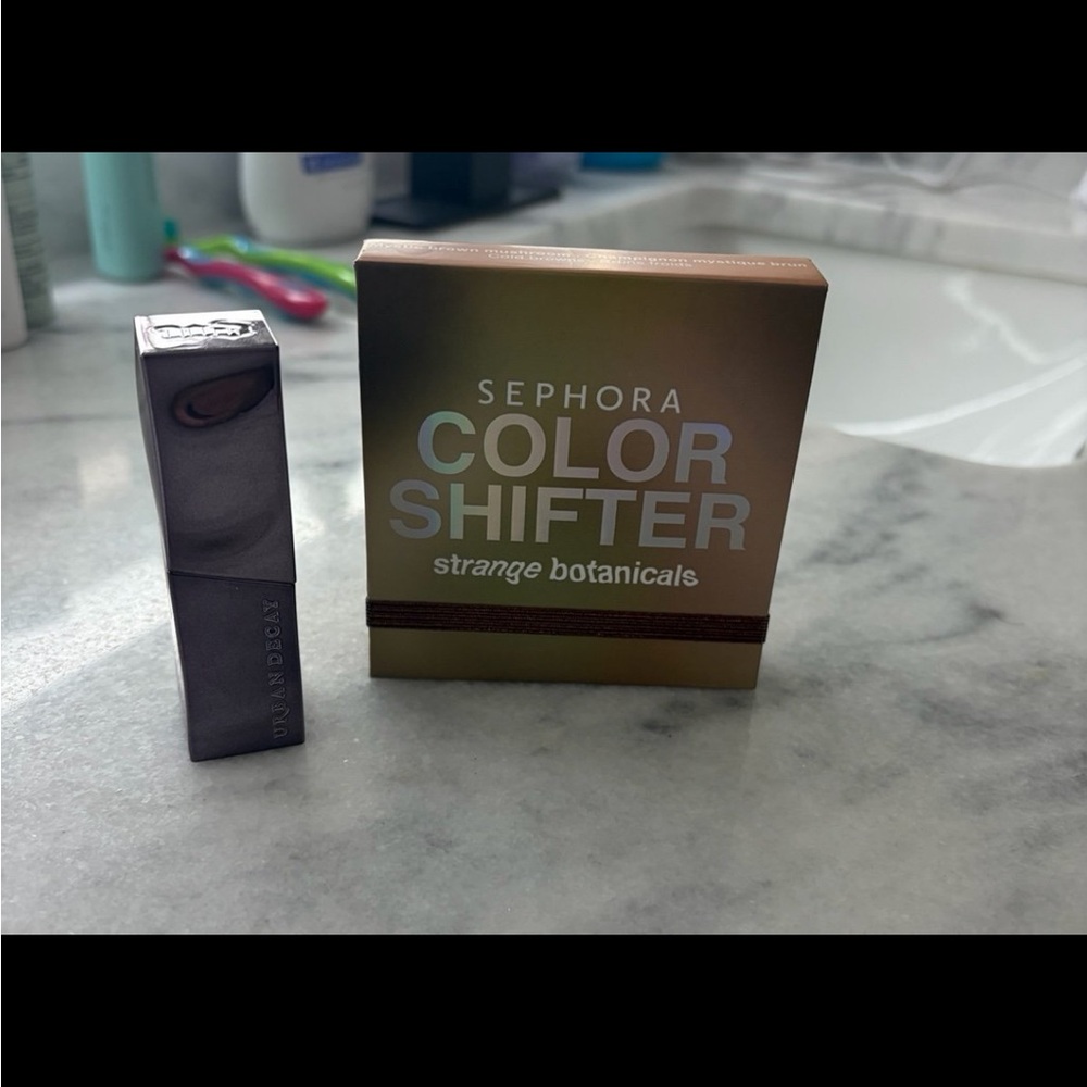 Eyeshadow palette and lipstick bundle